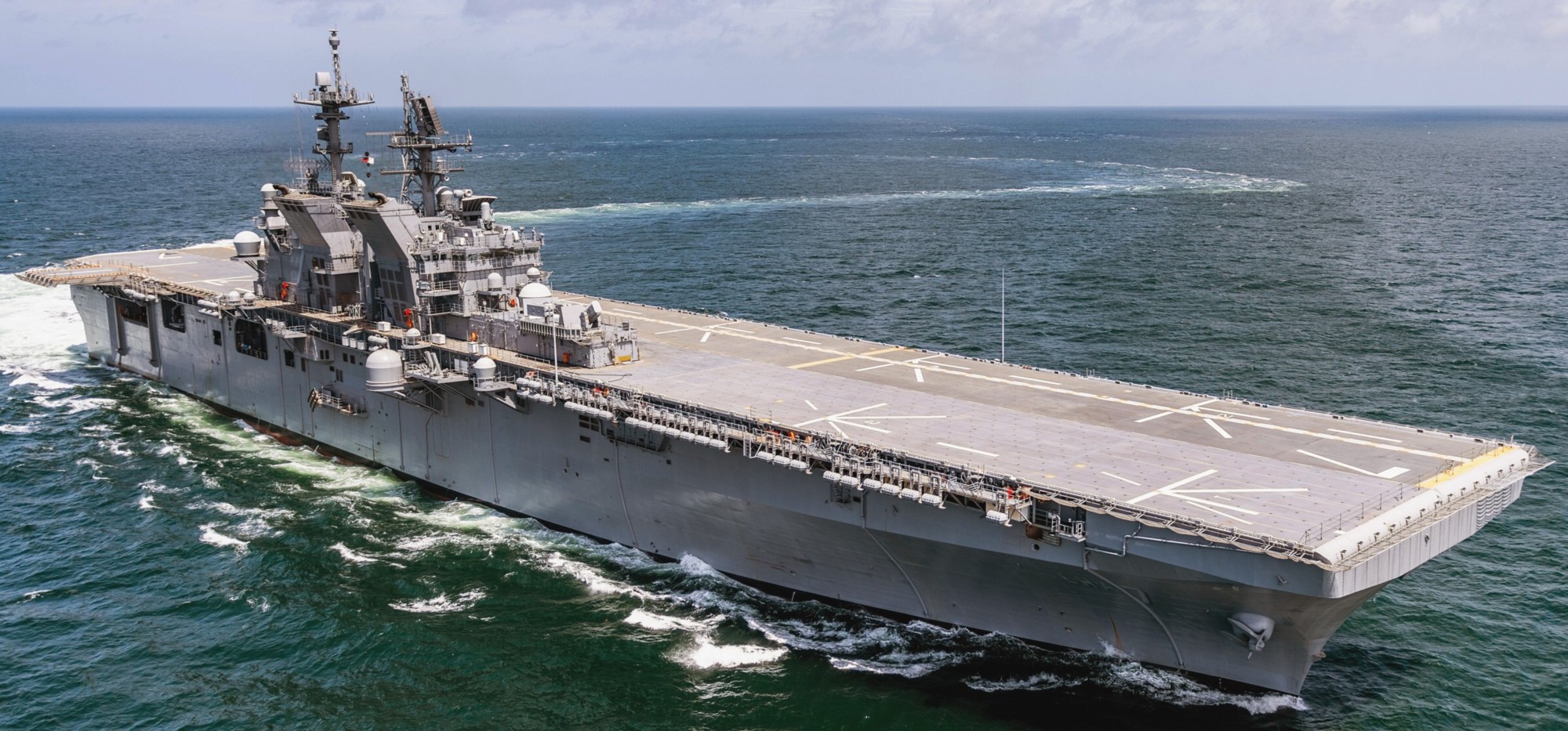 lha-7 uss tripoli america class amphibious assault ship landing us navy builders trials 03