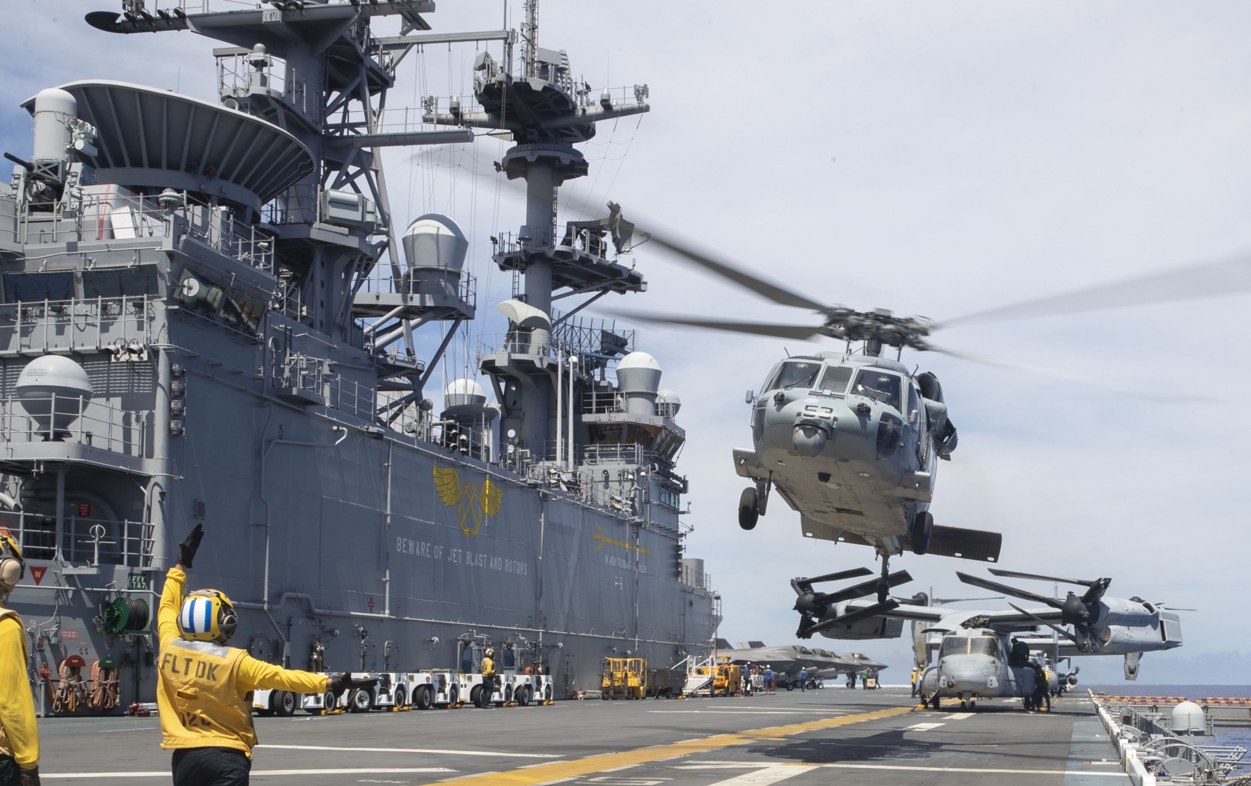 lha-7 uss tripoli america class amphibious assault ship landing us navy marines vmm-262 61