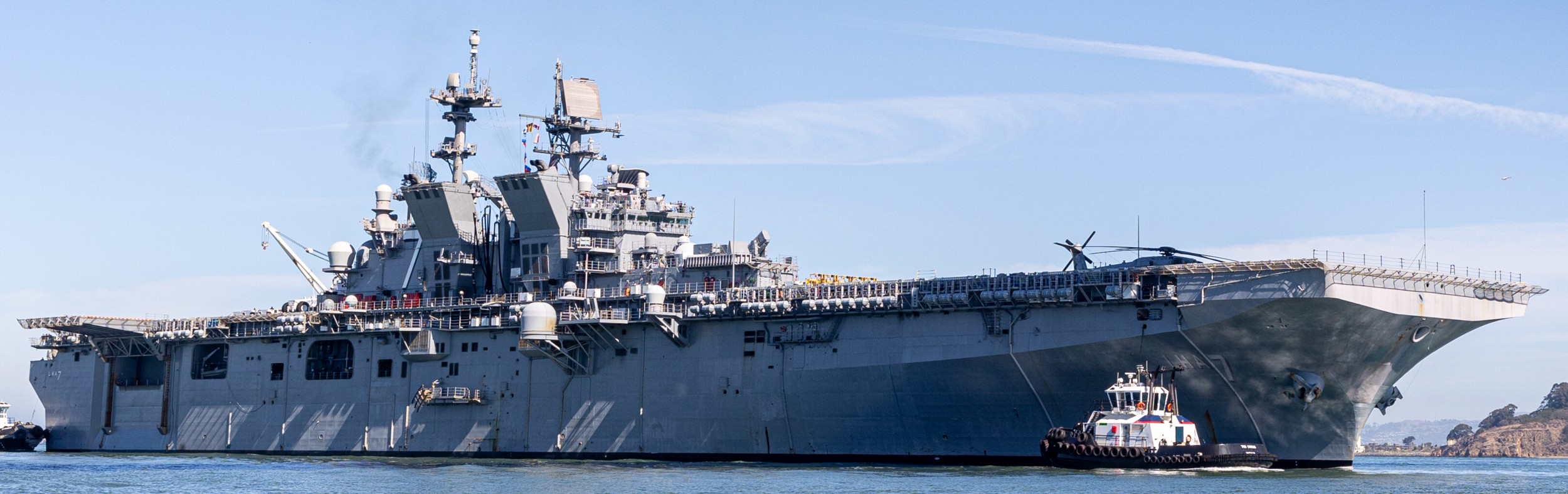 lha-7 uss tripoli amphibious assault ship landing san francisco fleet week 2024 78
