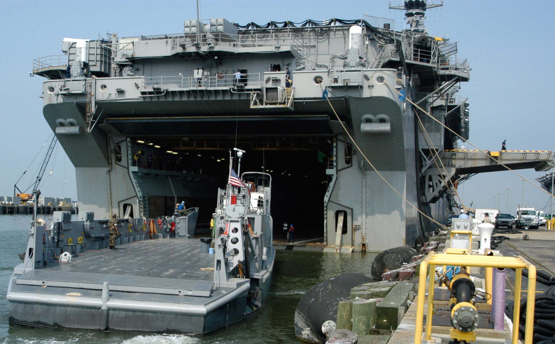 lhd-1 uss wasp amphibious assault landing ship dock helicopter us navy 16