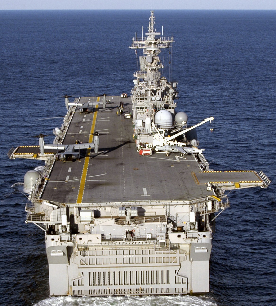 lhd-1 uss wasp amphibious assault landing ship dock helicopter us navy 17