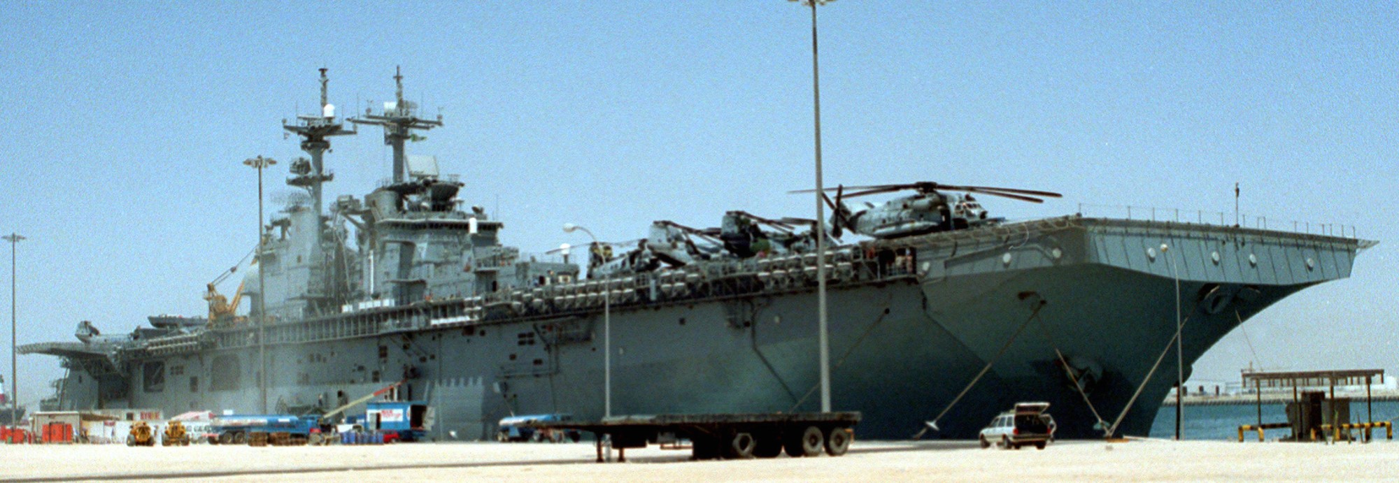 lhd-1 uss wasp amphibious assault landing ship dock helicopter us navy jebel ali uae 91
