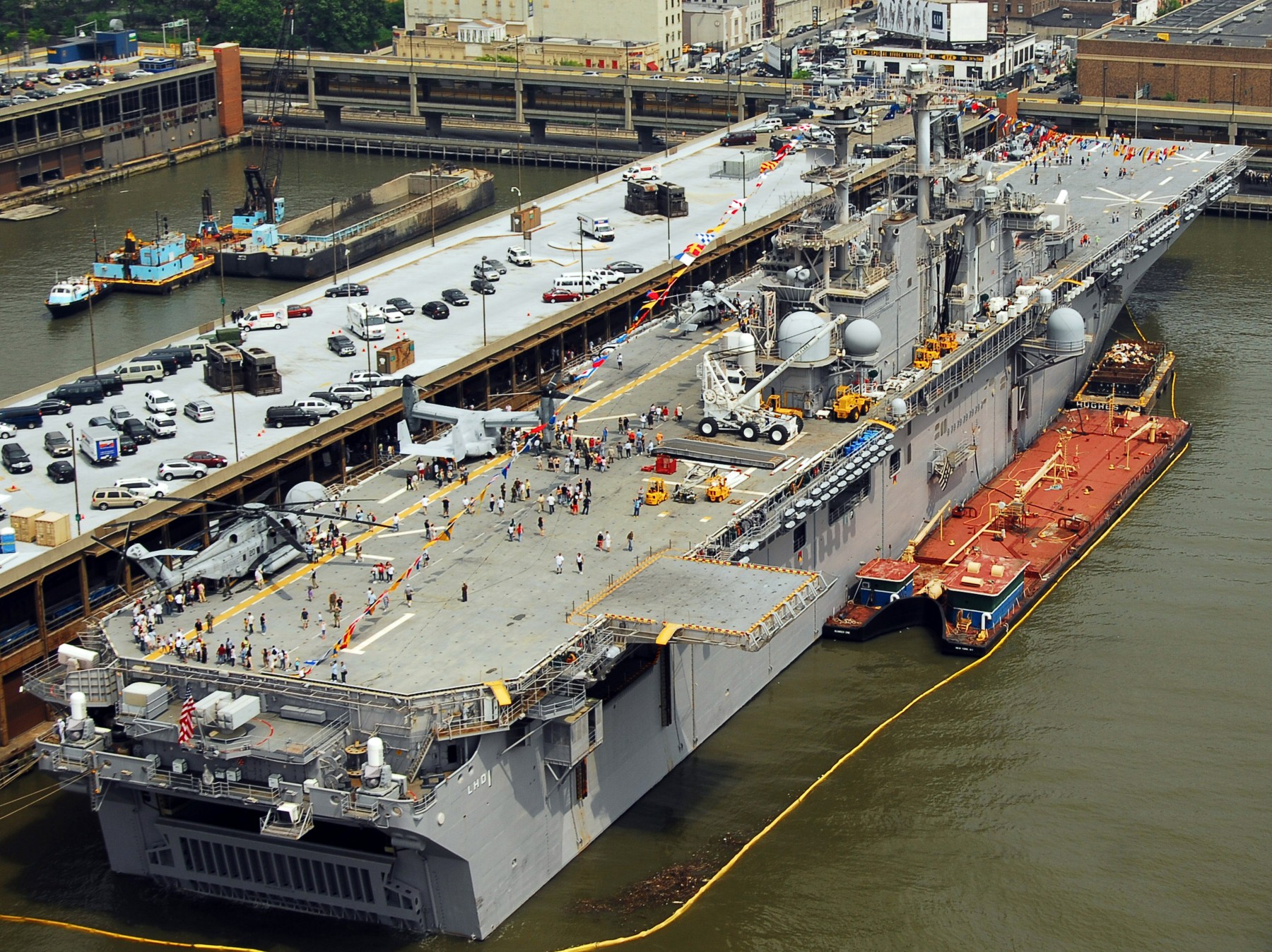 lhd-1 uss wasp amphibious assault landing ship dock helicopter us navy fleet week new york 109