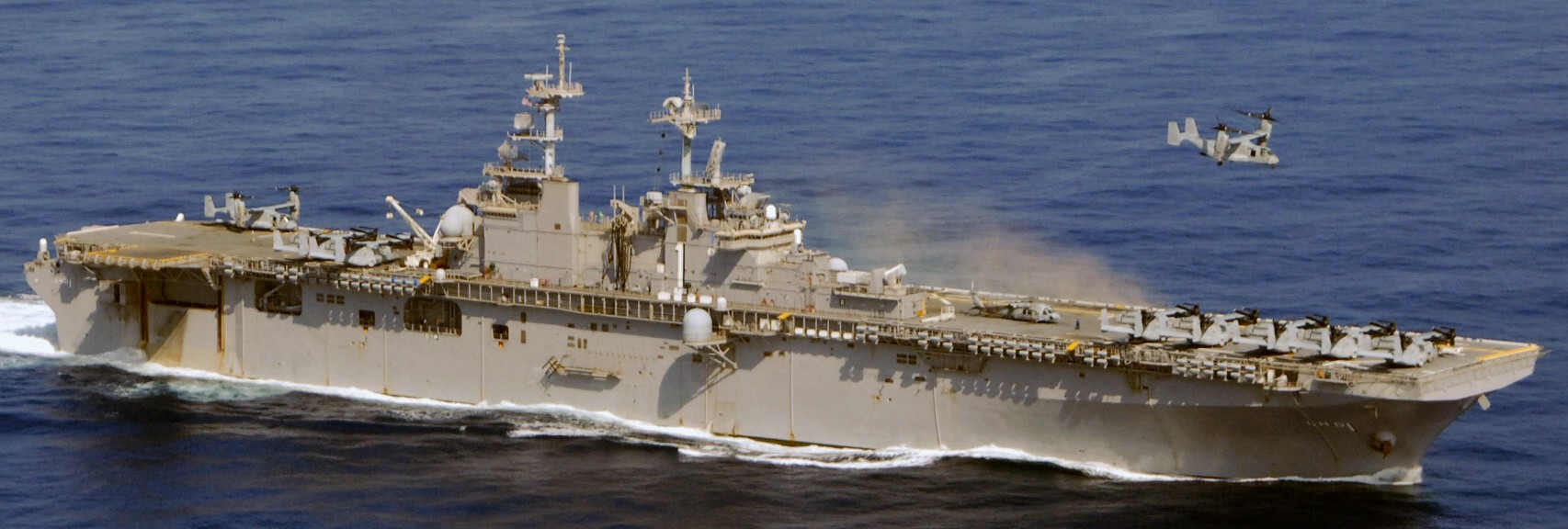 lhd-1 uss wasp amphibious assault landing ship dock helicopter us navy mediterranean sea 110