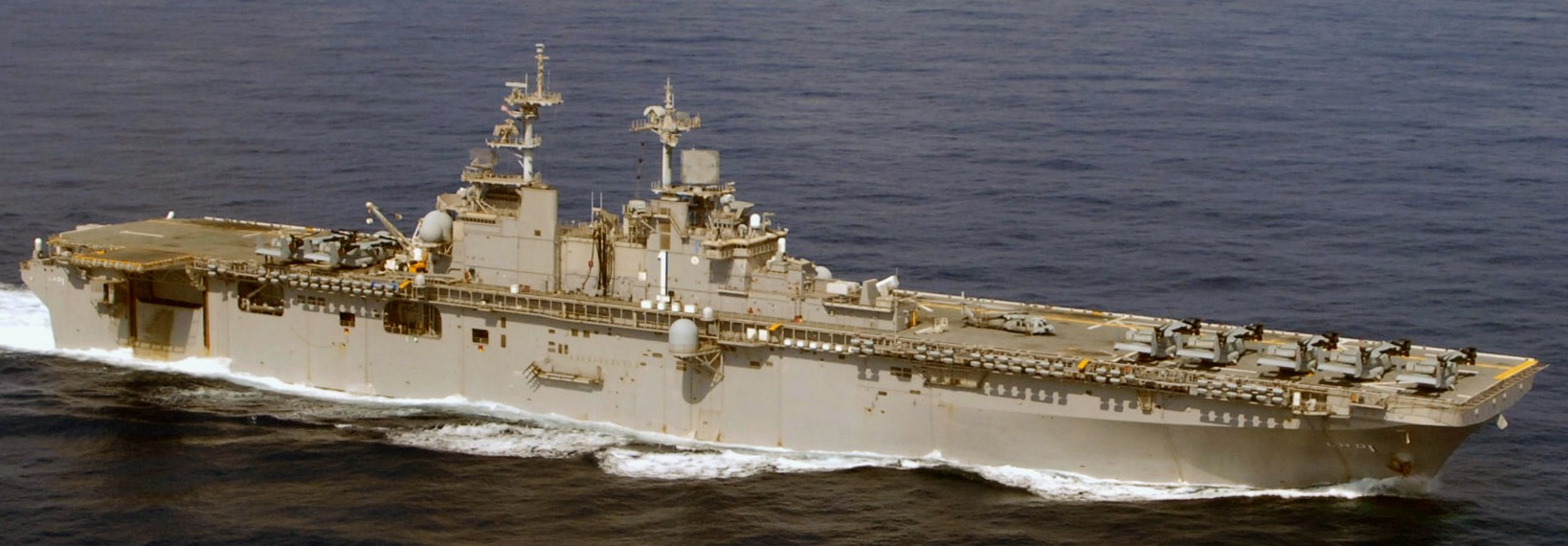 lhd-1 uss wasp amphibious assault landing ship dock helicopter us navy 111