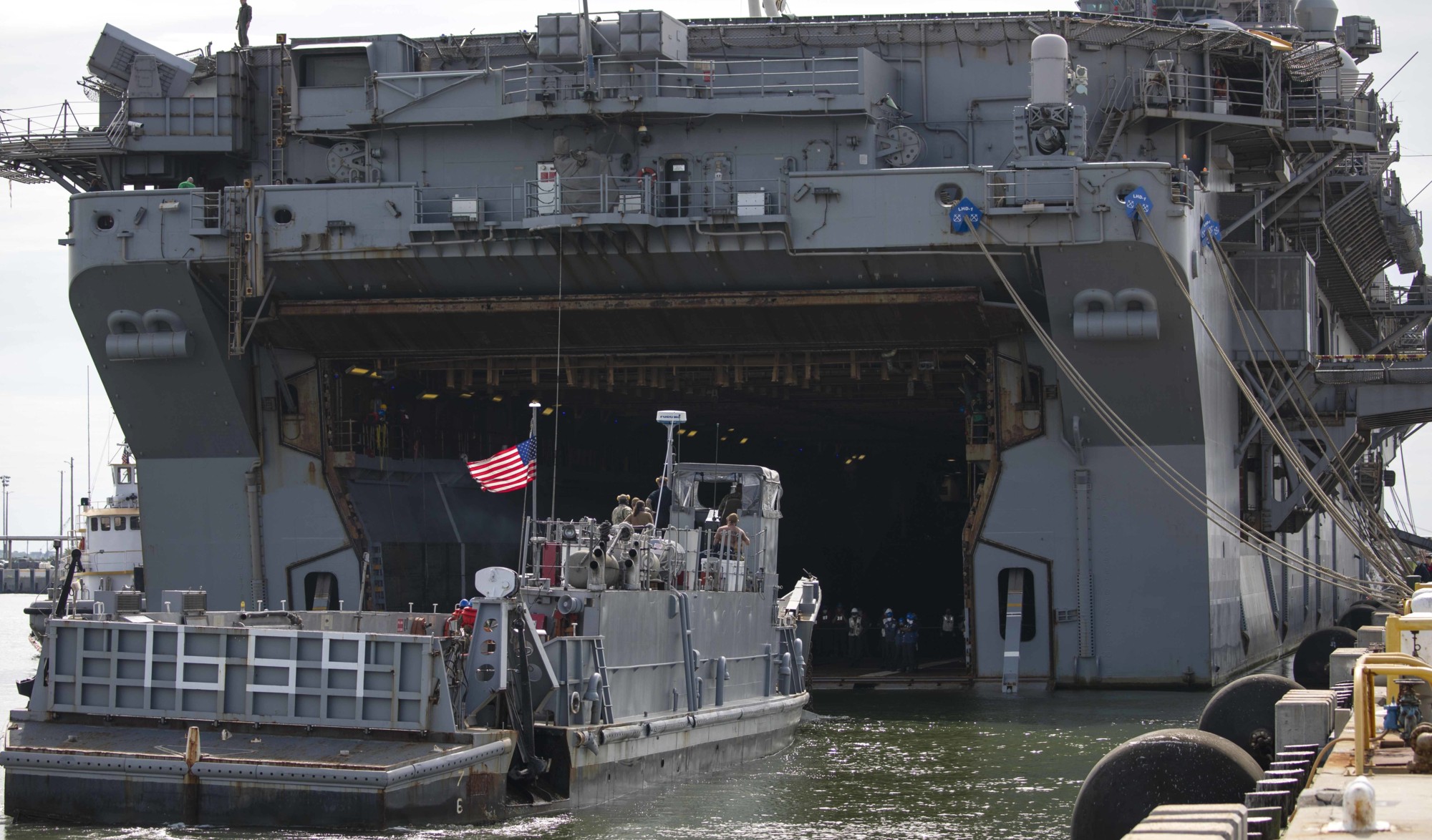 lhd-1 uss wasp amphibious assault landing ship dock helicopter us navy well deck lcu