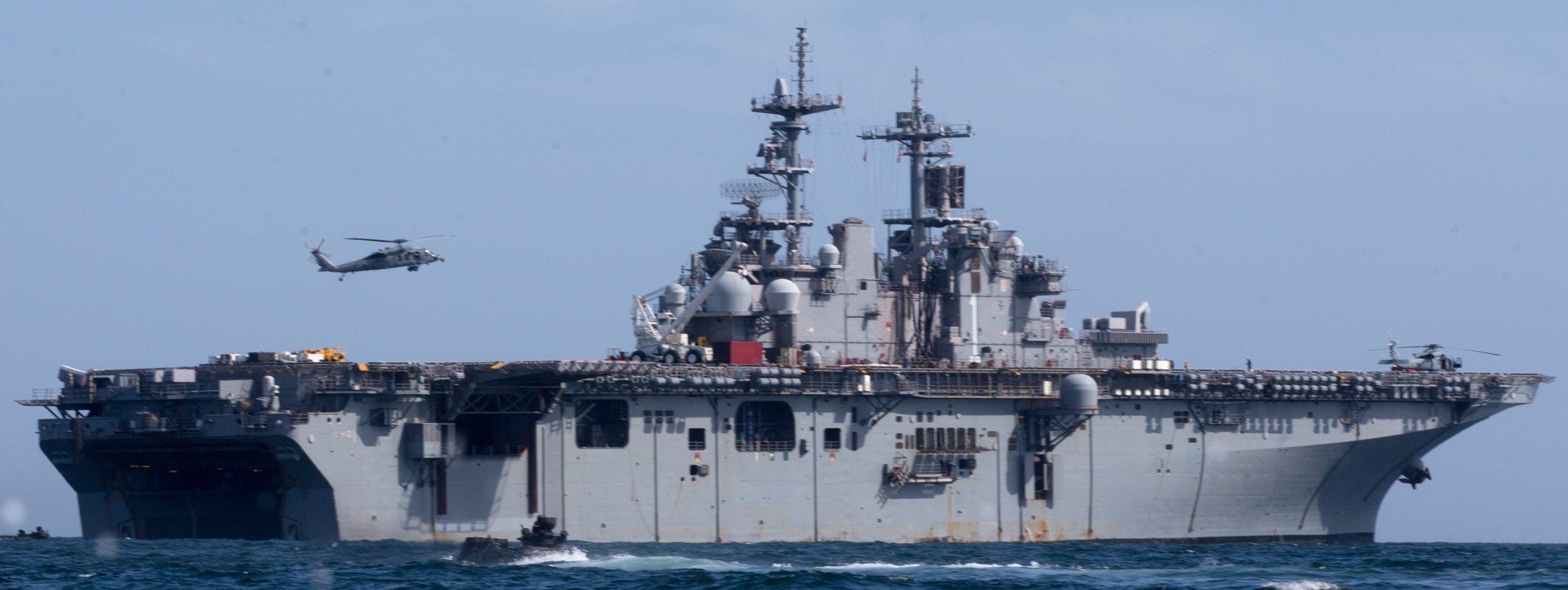 lhd-1 uss wasp amphibious assault landing ship dock helicopter us navy 162