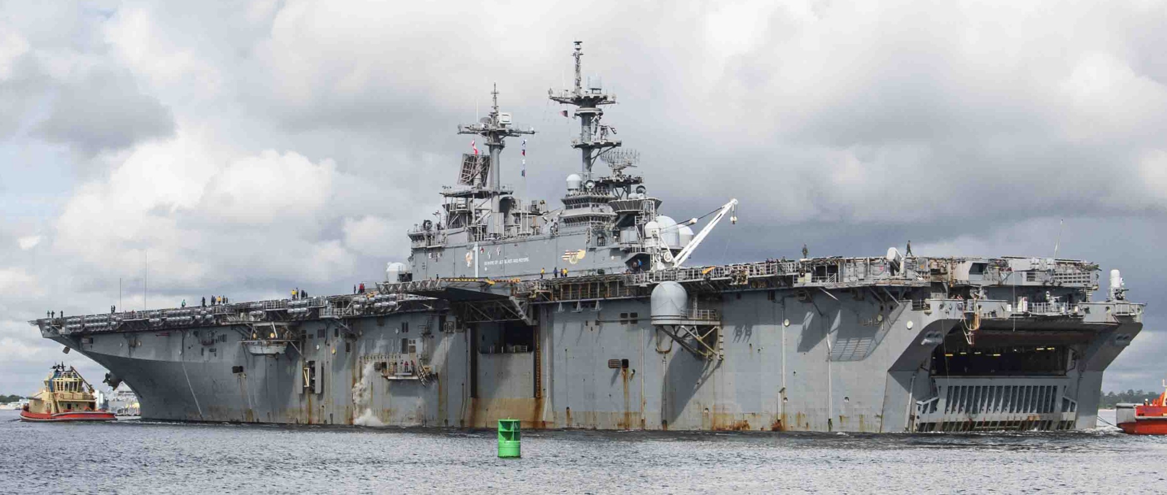 lhd-1 uss wasp amphibious assault landing ship dock helicopter us navy 165 naval station norfolk