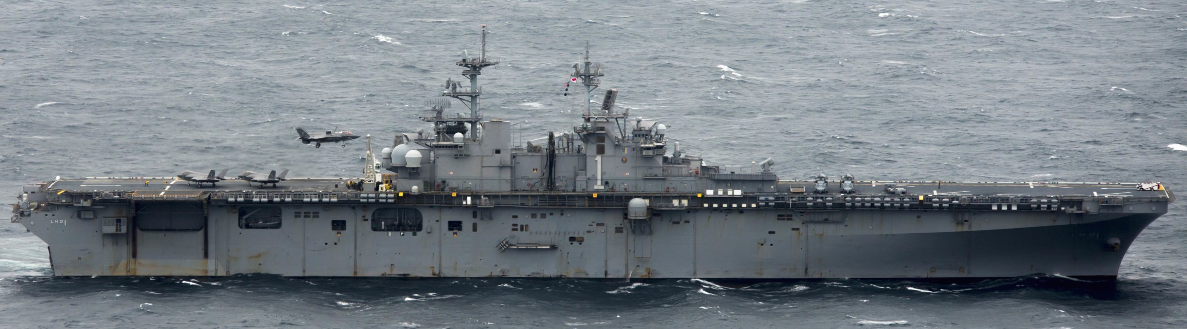 lhd-1 uss wasp amphibious assault landing ship dock helicopter us navy 189