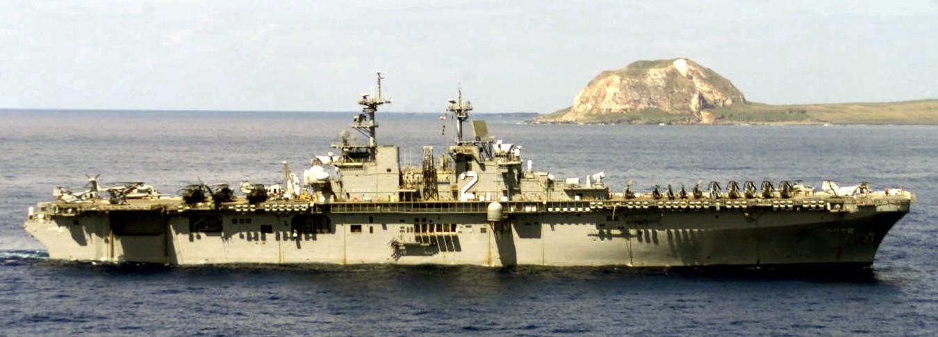 lhd-2 uss essex wasp class amphibious assault ship landing helicopter us navy marines hmm-265 iwo jima 03