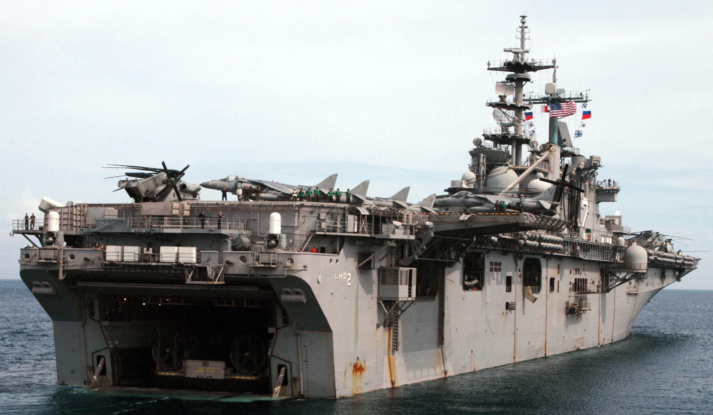 lhd-2 uss essex wasp class amphibious assault ship landing helicopter us navy marines hmm-262 leyte philippines 33
