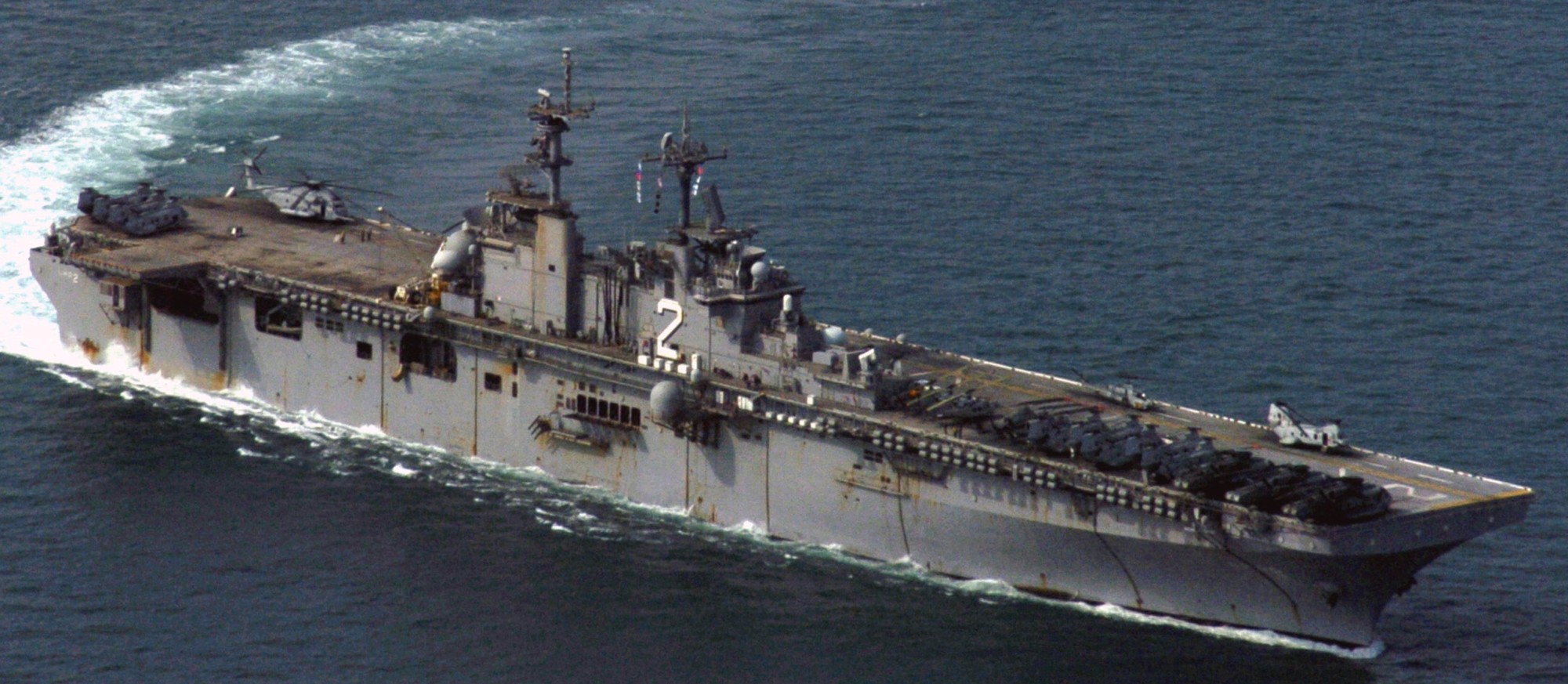 lhd-2 uss essex wasp class amphibious assault ship landing helicopter us navy marines hmm-262 yellow sea 35