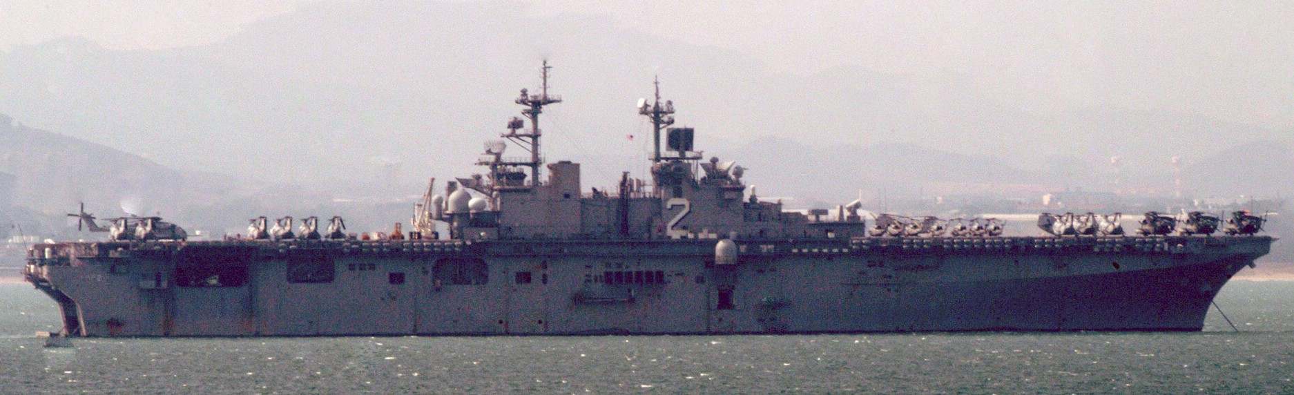 lhd-2 uss essex wasp class amphibious assault ship landing helicopter us navy marines hmm-262 pohang korea 36