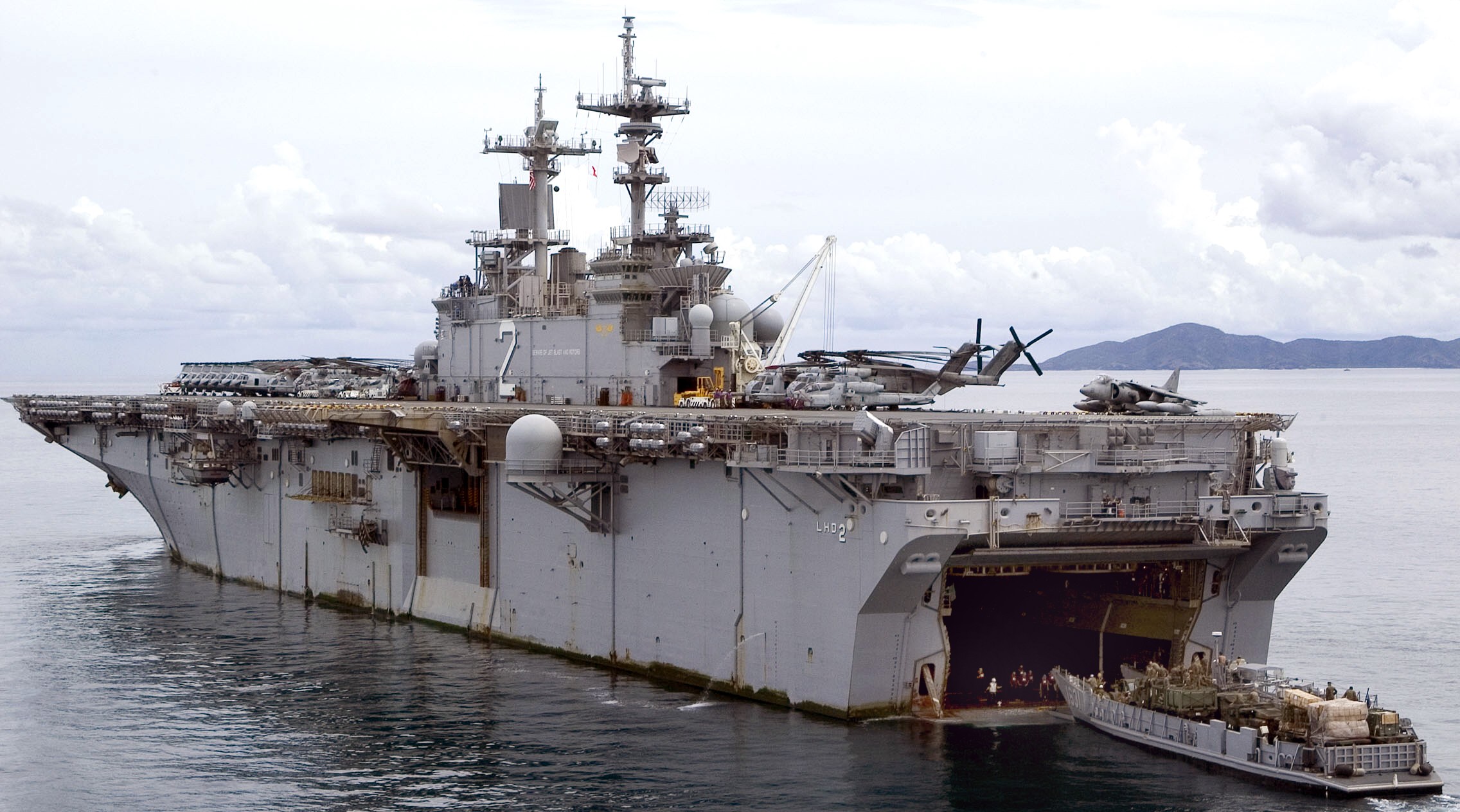 lhd-2 uss essex wasp class amphibious assault ship landing helicopter us navy exercise cobra gold 64