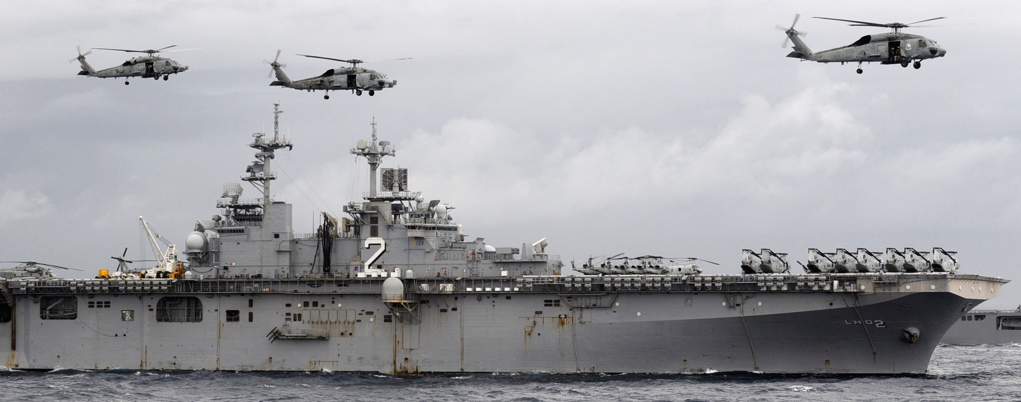 lhd-2 uss essex wasp class amphibious assault ship landing helicopter us navy marines hmm-265 79