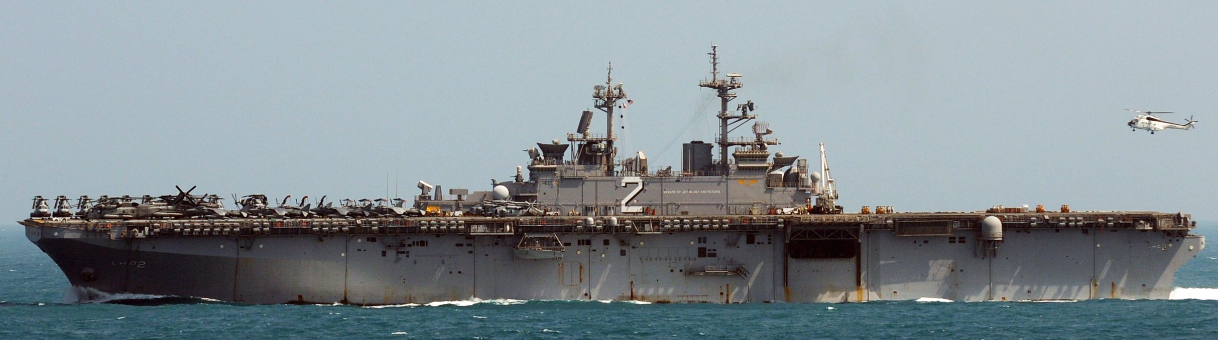 lhd-2 uss essex wasp class amphibious assault ship landing helicopter us navy marines hmm-262 92