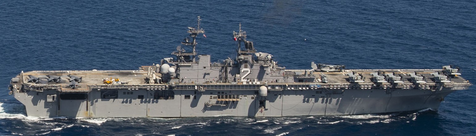 lhd-2 uss essex wasp class amphibious assault ship landing helicopter us navy marines vmm-161 127