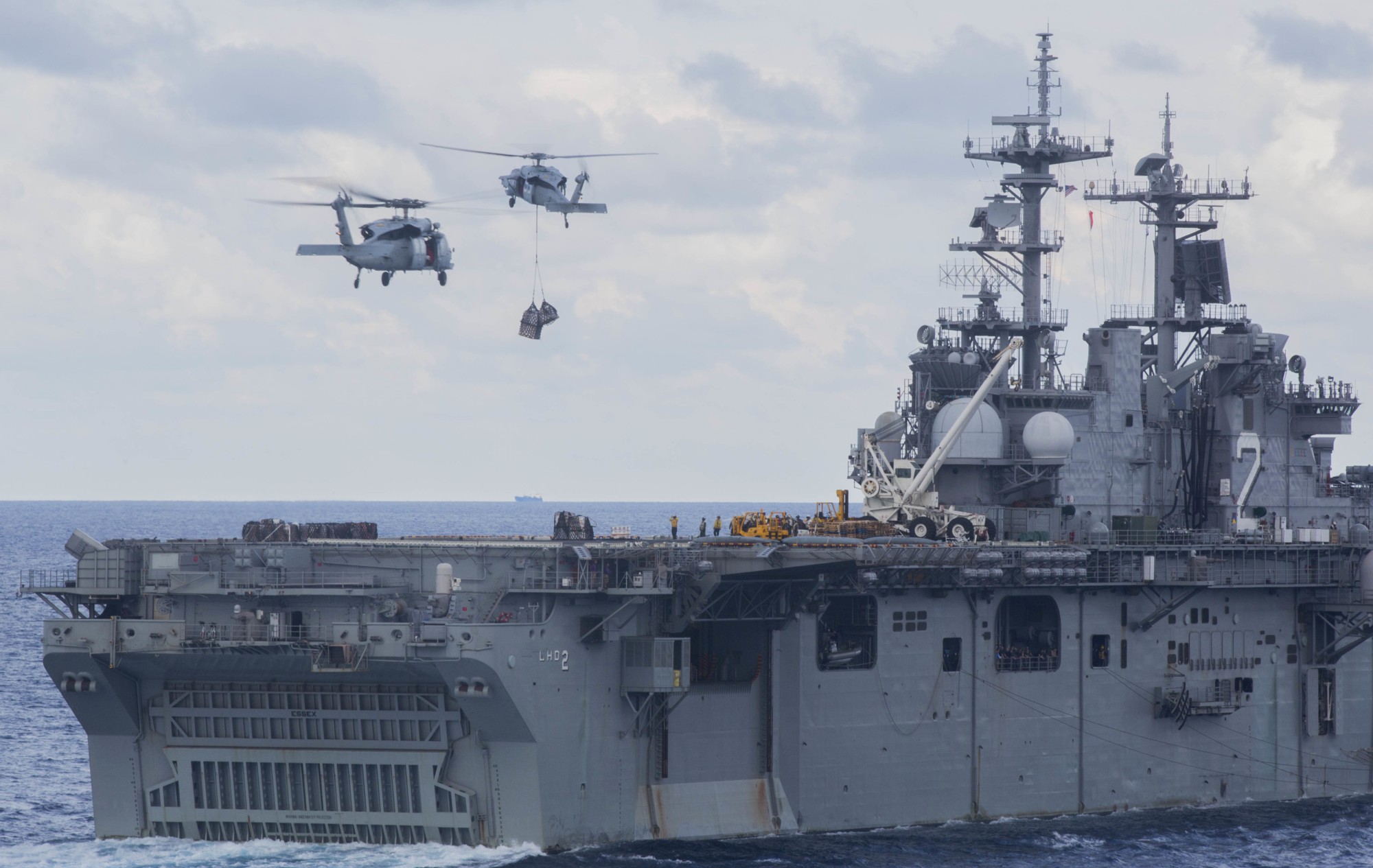 lhd-2 uss essex wasp class amphibious assault ship landing helicopter us navy marines vmm-161 south china sea 139