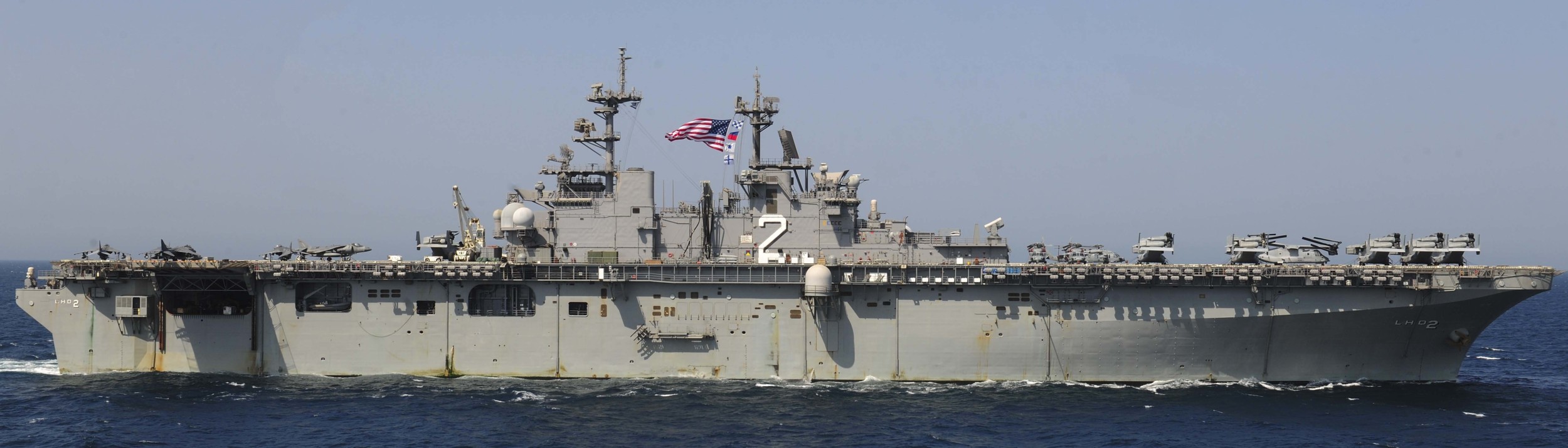 lhd-2 uss essex wasp class amphibious assault ship landing helicopter us navy marines vmm-161 142