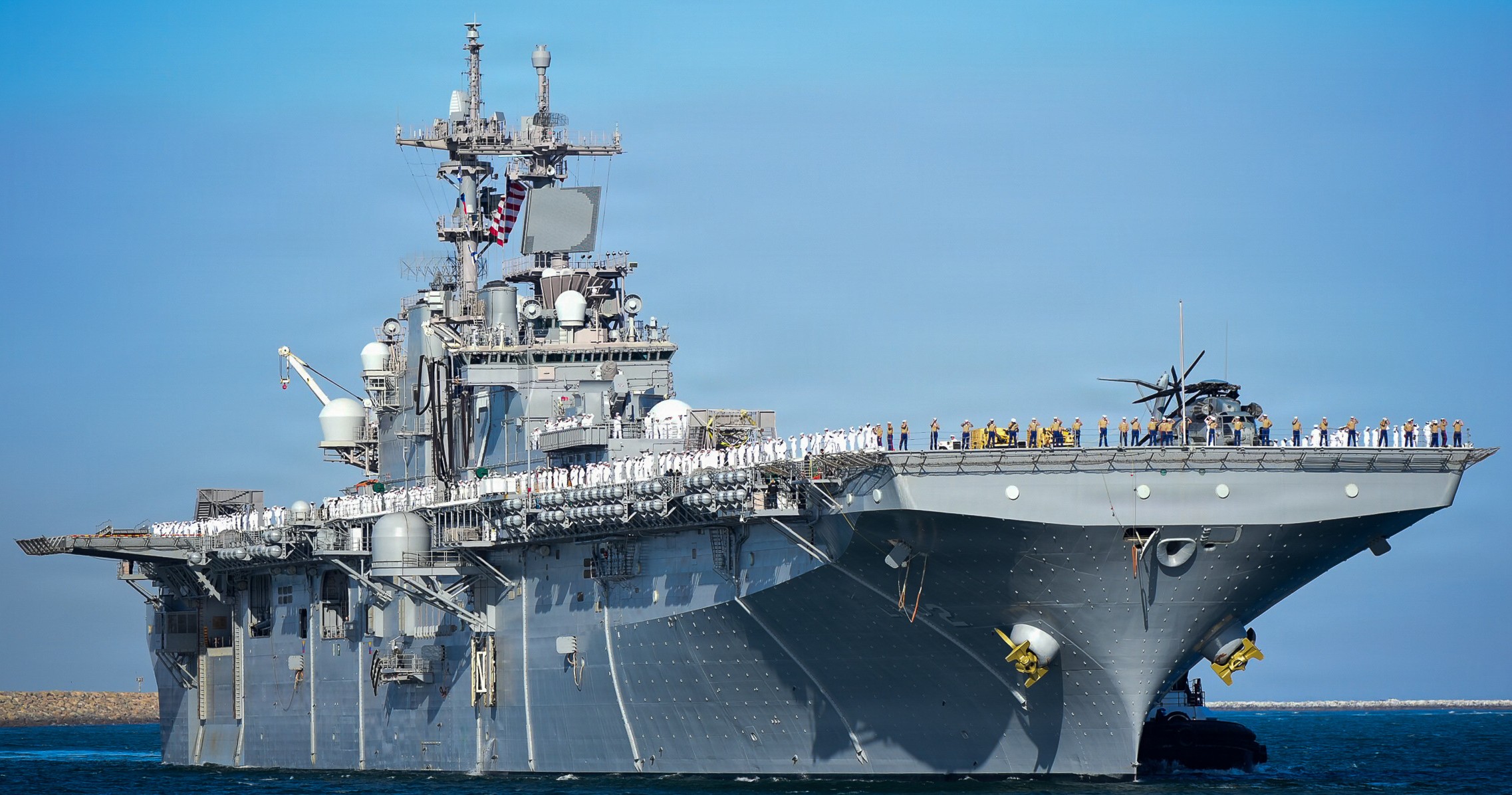 uss essex lhd-2 amphibious assault ship arriving los angeles fleet week san pedro port 260