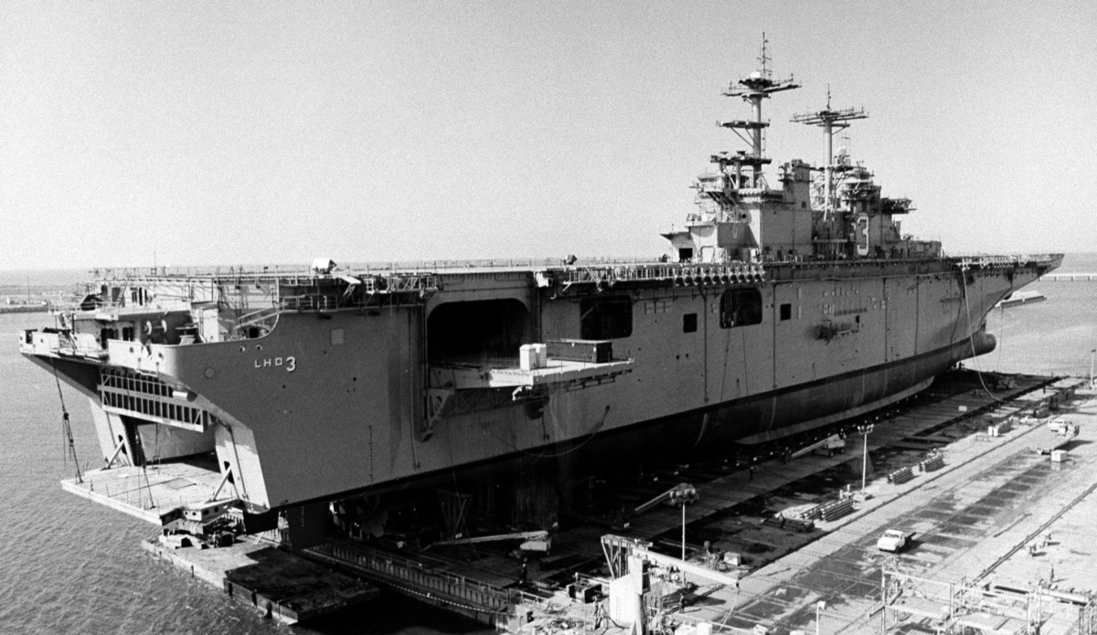 lhd-3 uss kearsarge wasp class amphibious assault ship landing dock us navy launching ingalls pascagoula 03