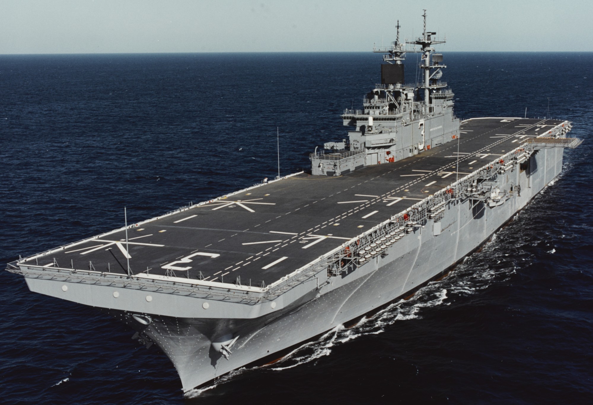 lhd-3 uss kearsarge wasp class amphibious assault ship landing dock us navy trials ingalls 12