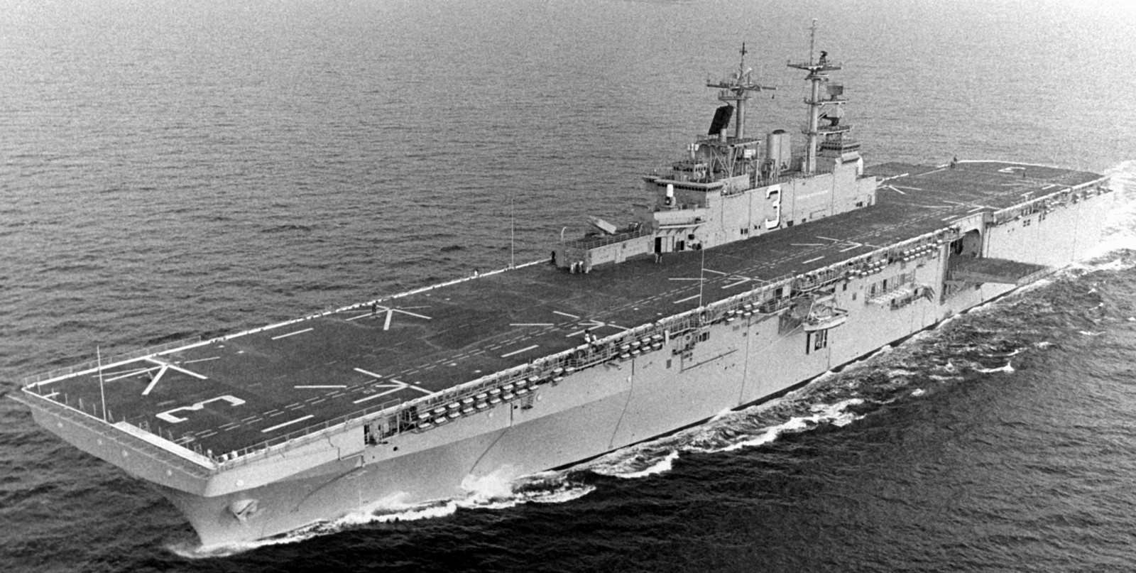 lhd-3 uss kearsarge wasp class amphibious assault ship landing dock us navy 17 trials