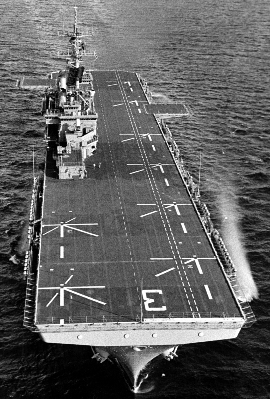 lhd-3 uss kearsarge wasp class amphibious assault ship landing dock us navy pcu trials 22