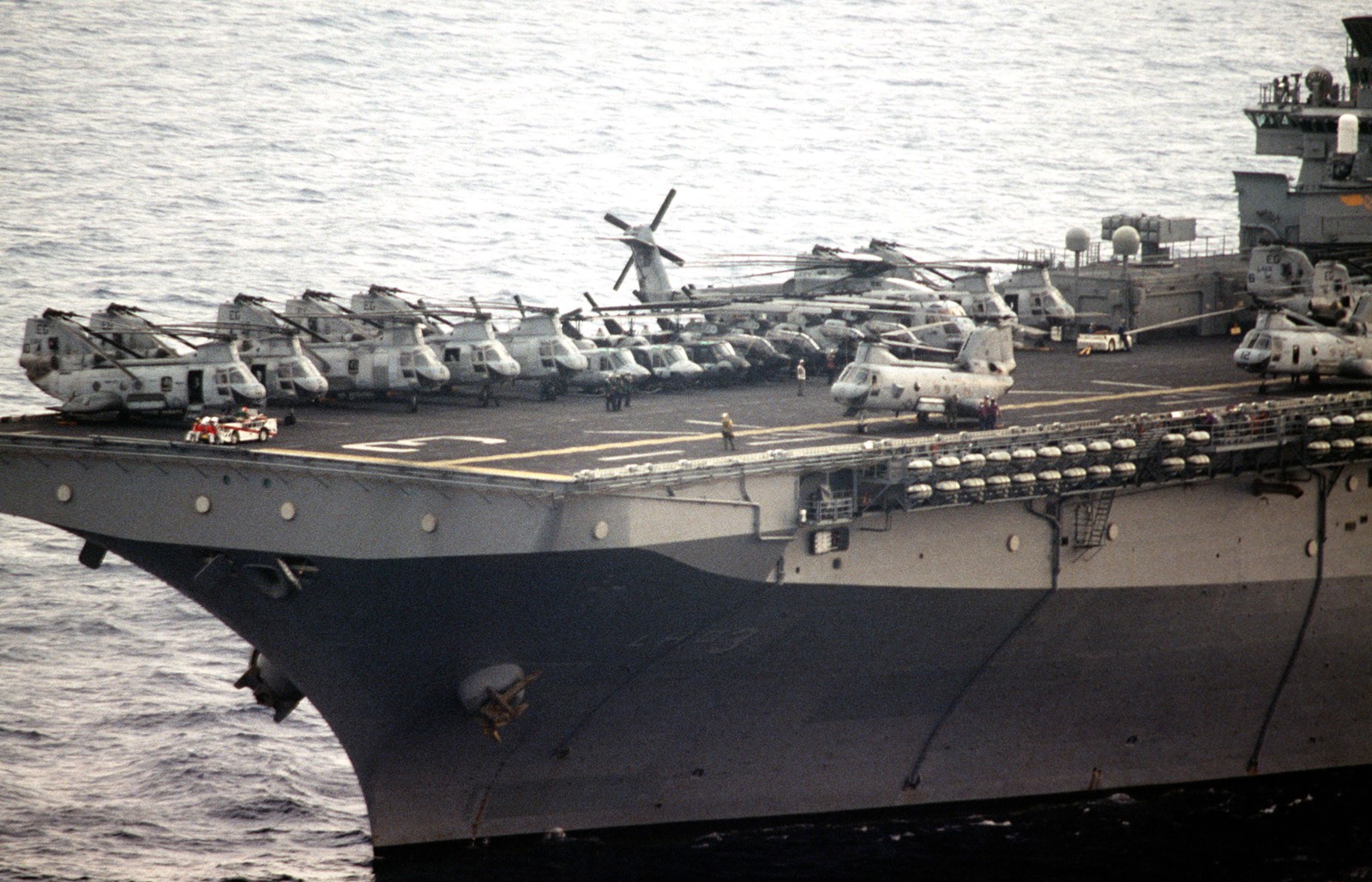 lhd-3 uss kearsarge wasp class amphibious assault ship us navy marines hmm-263 mediterranean sea 23