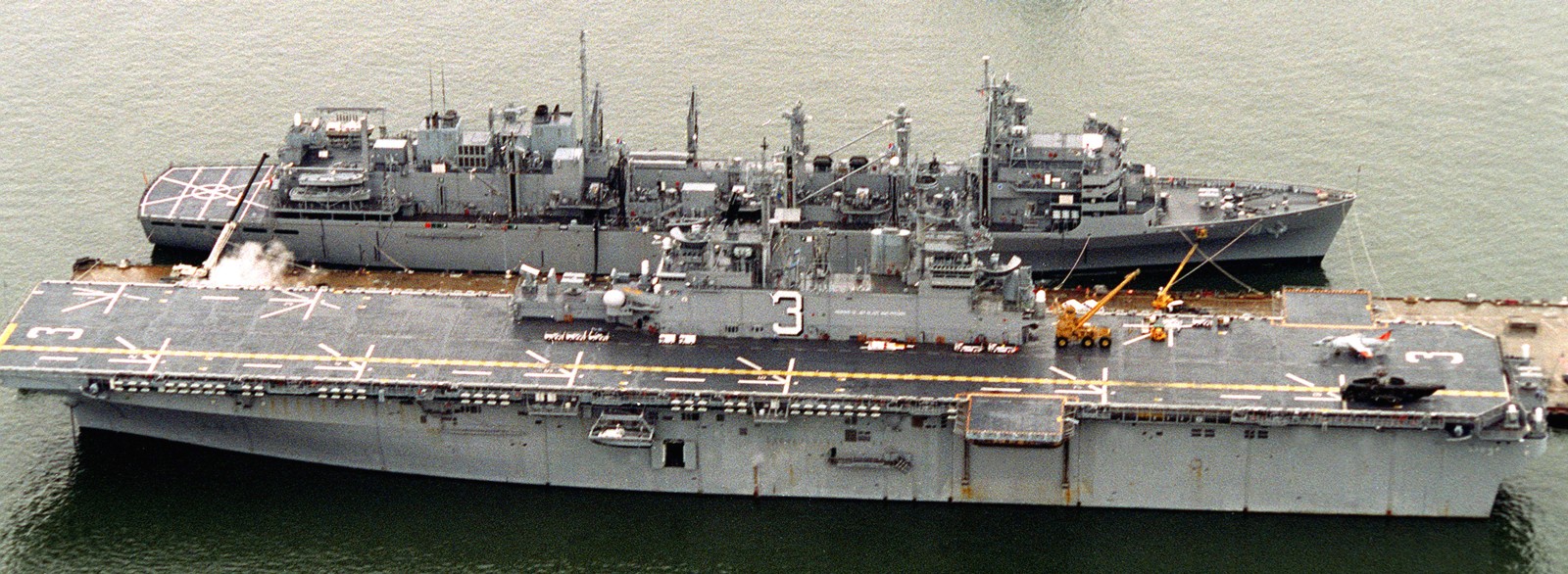 lhd-3 uss kearsarge wasp class amphibious assault ship landing dock us navy 24