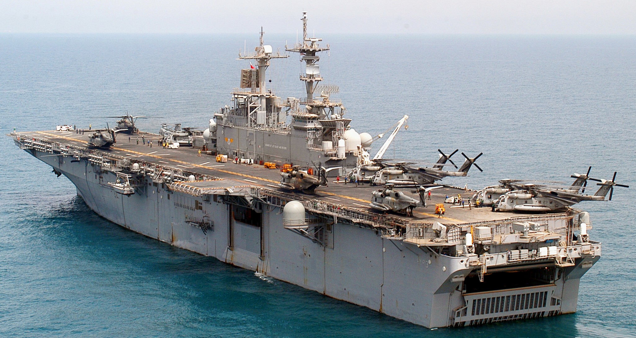 lhd-3 uss kearsarge wasp class amphibious assault ship landing dock us navy atf-e persian gulf 31