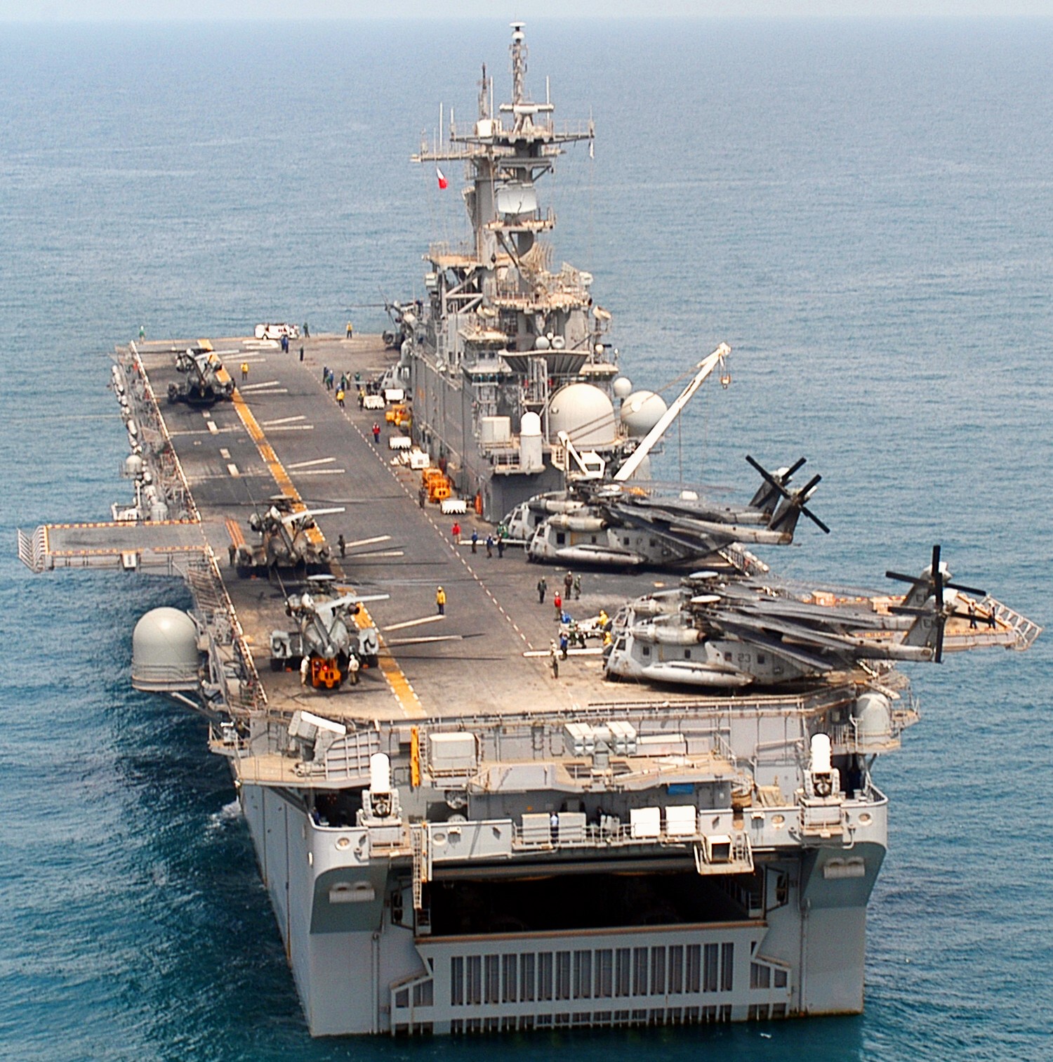 lhd-3 uss kearsarge wasp class amphibious assault ship landing dock us navy persian gulf 32