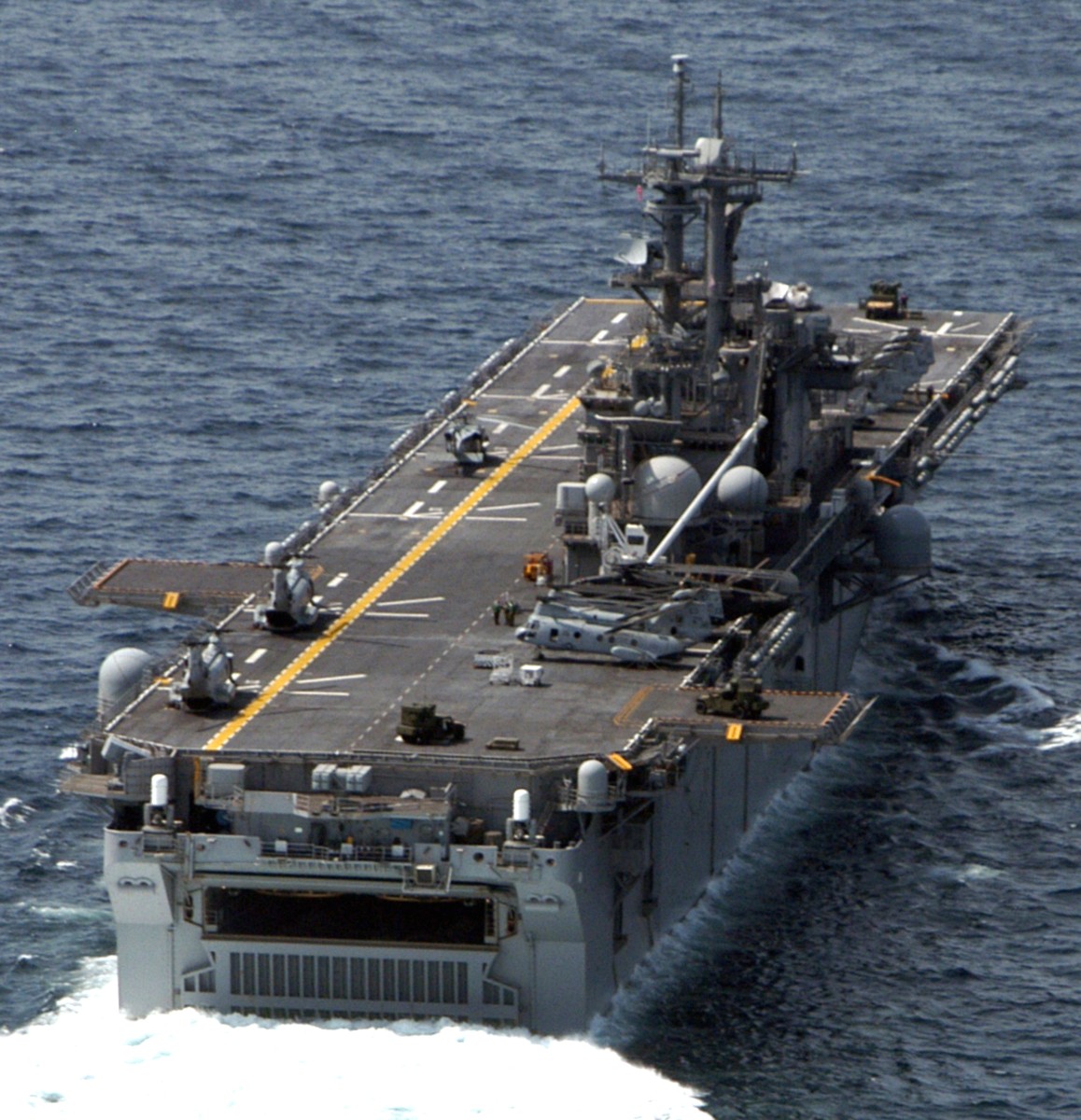 lhd-3 uss kearsarge wasp class amphibious assault ship us navy marines hmm-263 bab al mandeb strait 39