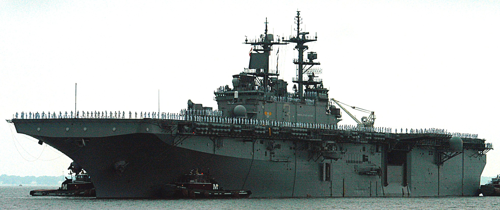lhd-3 uss kearsarge wasp class amphibious assault ship landing dock us navy naval station norfolk virginia 40