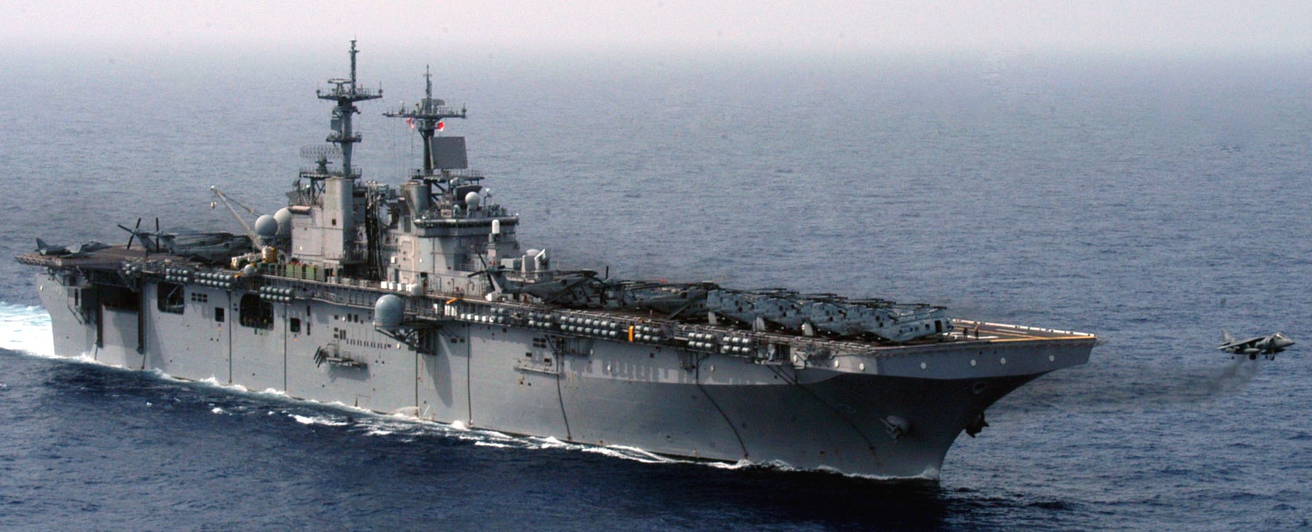 lhd-3 uss kearsarge wasp class amphibious assault ship us navy marines hmm-162 mediterranean sea 45