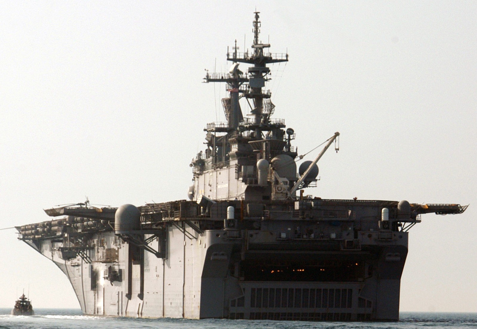 lhd-3 uss kearsarge wasp class amphibious assault ship us navy marines persian gulf 46