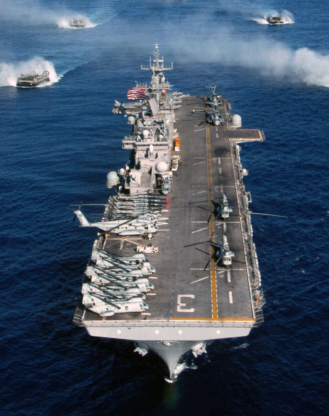 lhd-3 uss kearsarge wasp class amphibious assault ship us navy marines hmm-162 50