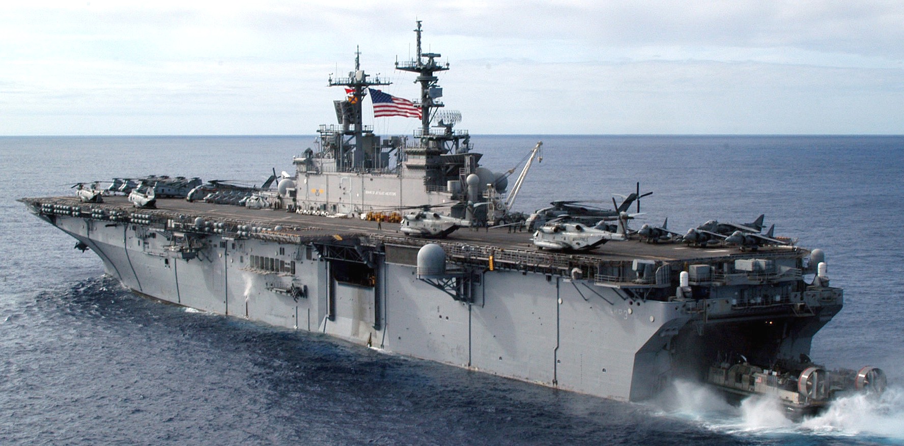 lhd-3 uss kearsarge wasp class amphibious assault ship us navy marines hmm-162 rein 51