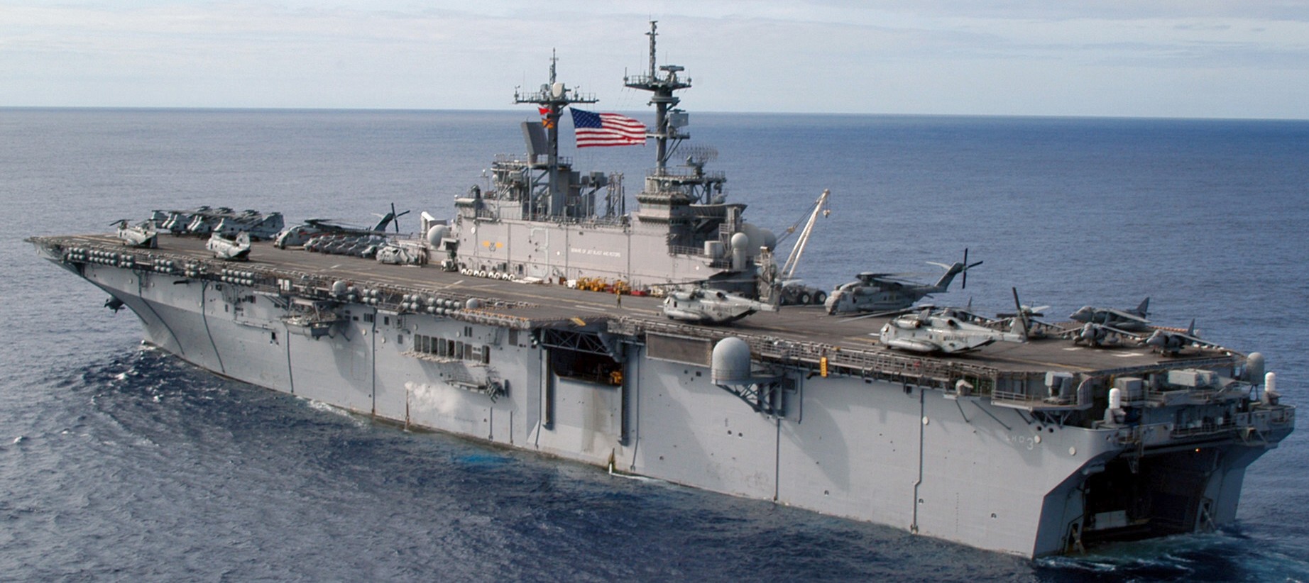 lhd-3 uss kearsarge wasp class amphibious assault ship us navy marines hmm-162 52