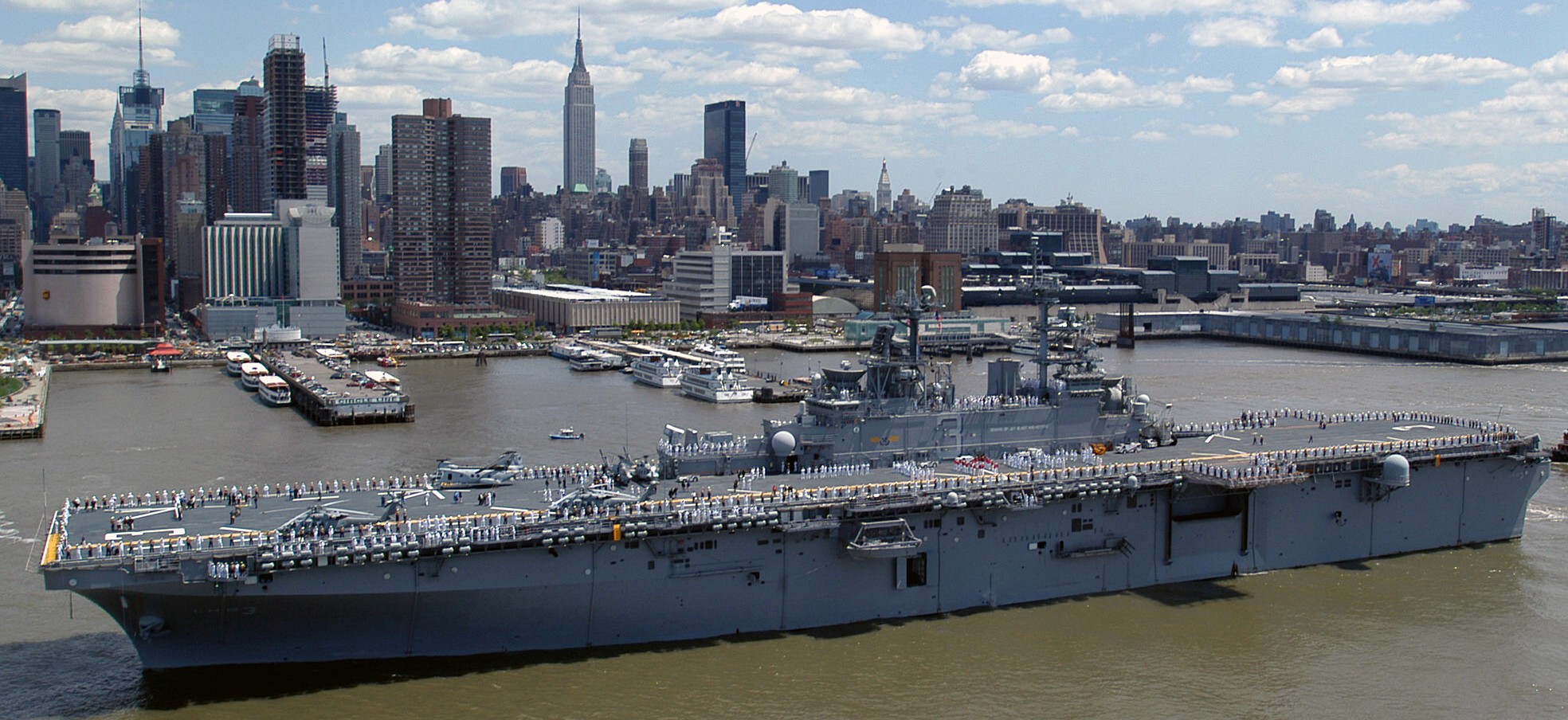 lhd-3 uss kearsarge wasp class amphibious assault ship landing dock us navy new york city fleet week 53