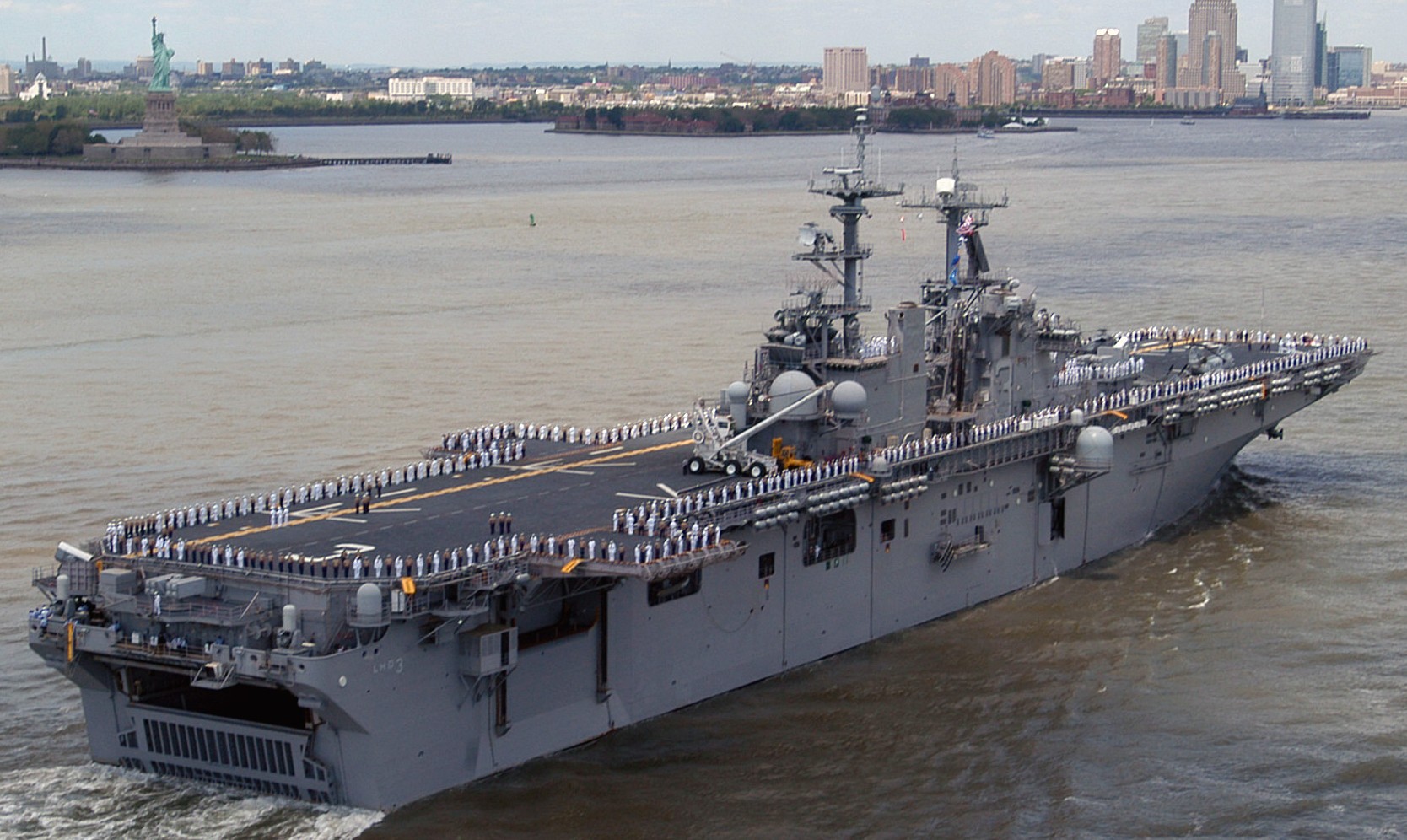 lhd-3 uss kearsarge wasp class amphibious assault ship landing dock us navy 55