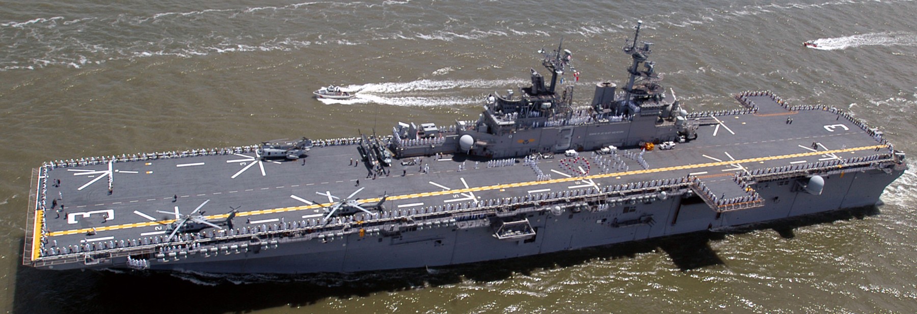 lhd-3 uss kearsarge wasp class amphibious assault ship landing dock us navy new york 57