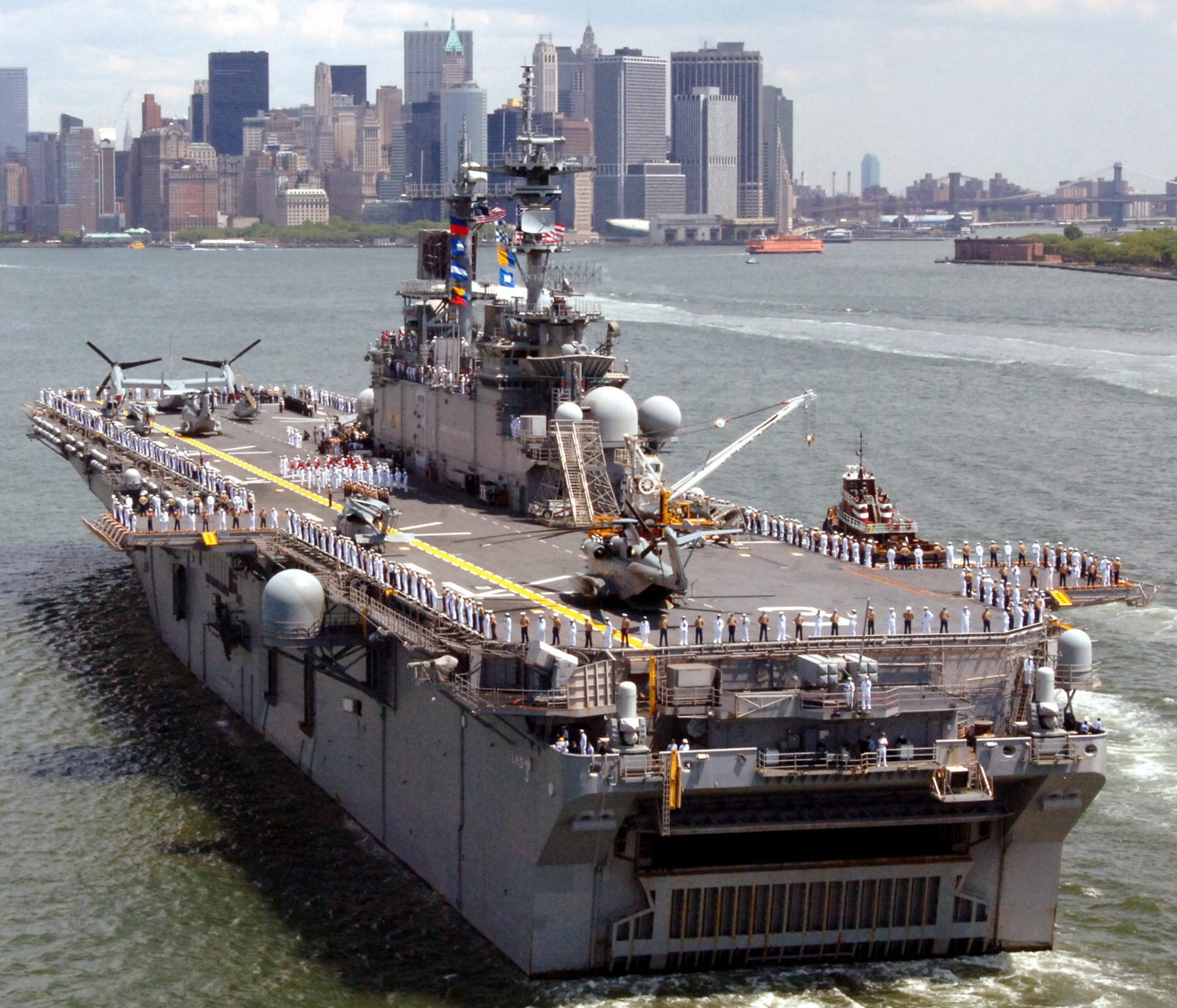 lhd-3 uss kearsarge wasp class amphibious assault ship landing dock us navy fleet week new york 66