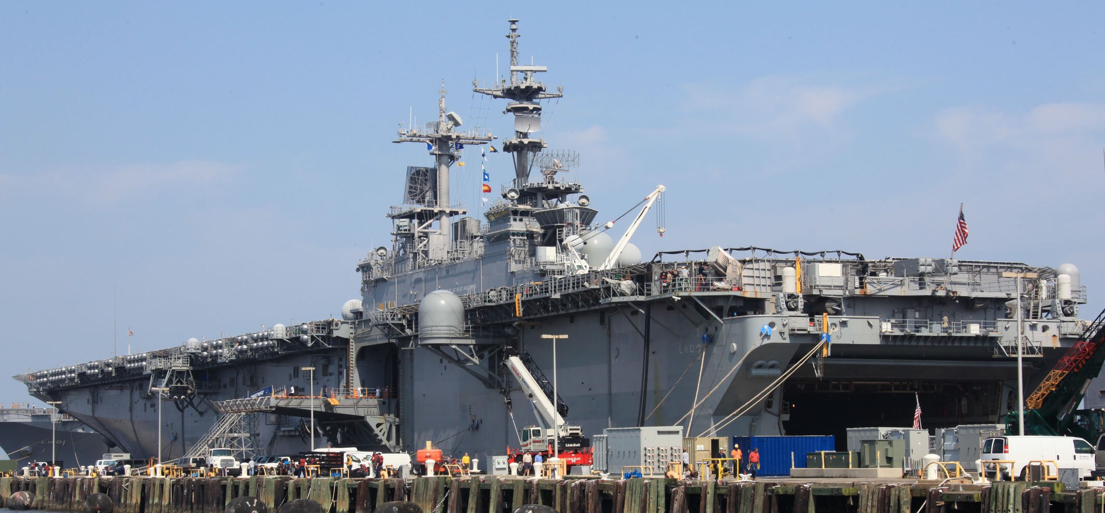 lhd-3 uss kearsarge wasp class amphibious assault ship landing dock us navy moored norfolk virginia 73