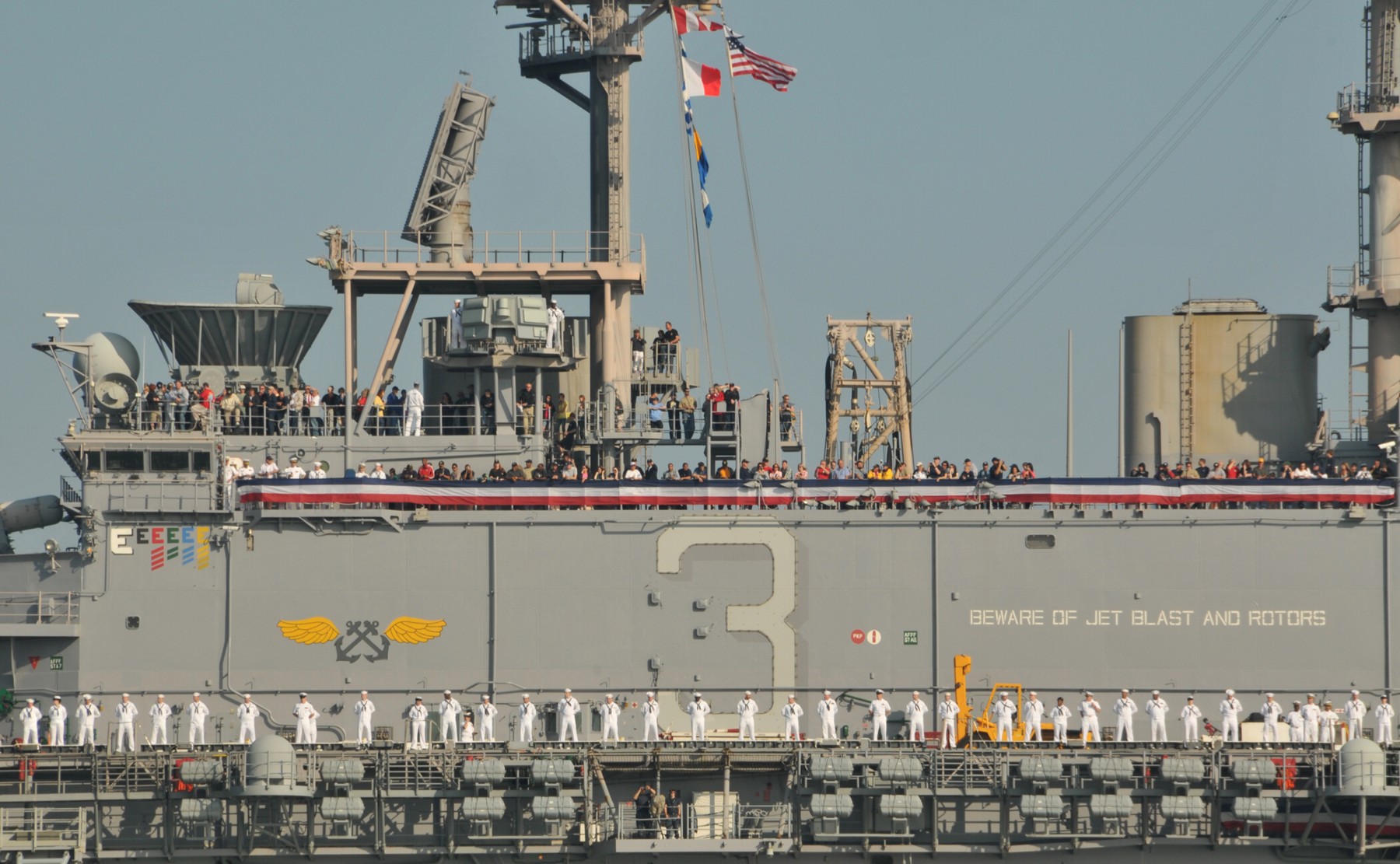 lhd-3 uss kearsarge wasp class amphibious assault ship landing dock us navy returning norfolk virginia 81