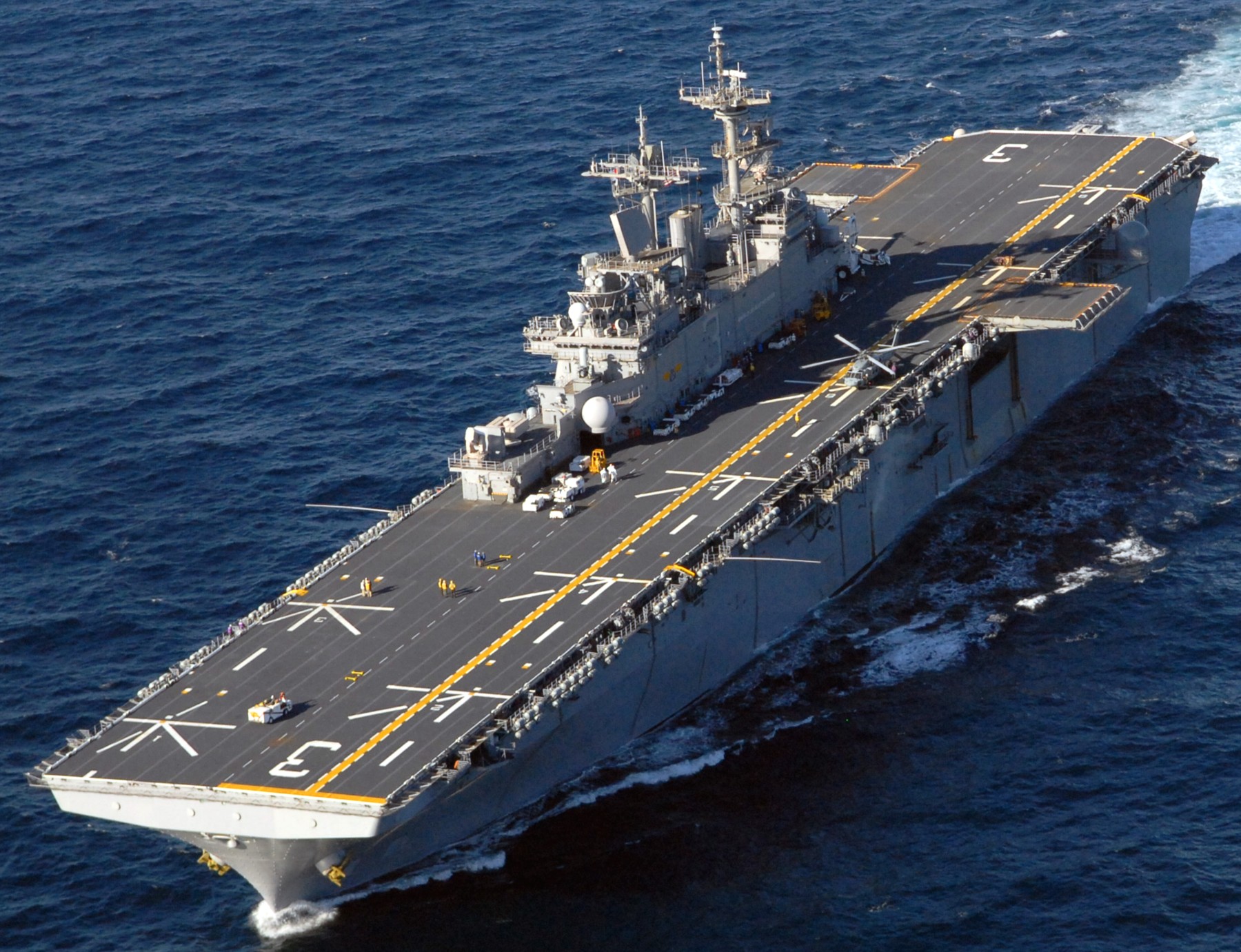 lhd-3 uss kearsarge wasp class amphibious assault ship landing dock us navy 85