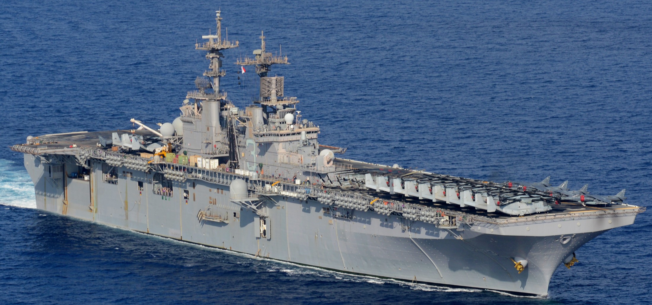 lhd-3 uss kearsarge wasp class amphibious assault ship us navy marines vmm-266 5th fleet aor 104