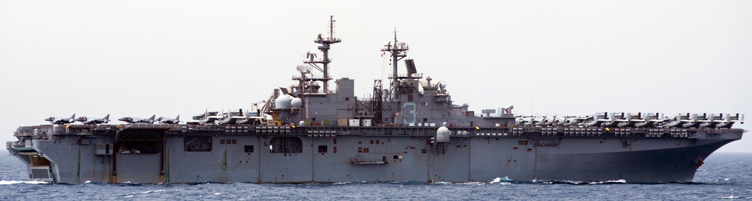 lhd-3 uss kearsarge wasp class amphibious assault ship us navy marines vmm-266 5th fleet aor 127