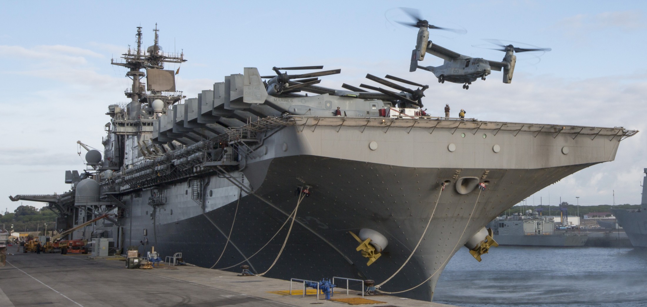lhd-3 uss kearsarge wasp class amphibious assault ship us navy marines vmm-266 naval station rota cadiz spain 132
