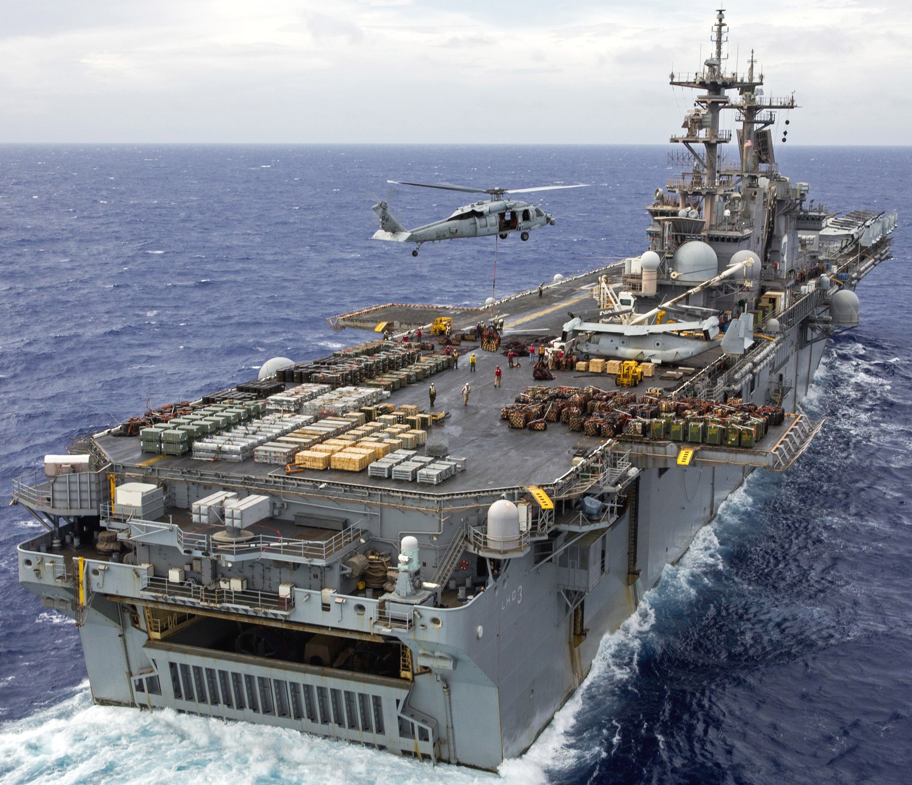 lhd-3 uss kearsarge wasp class amphibious assault ship us navy marines vmm-266 5th fleet aor 134